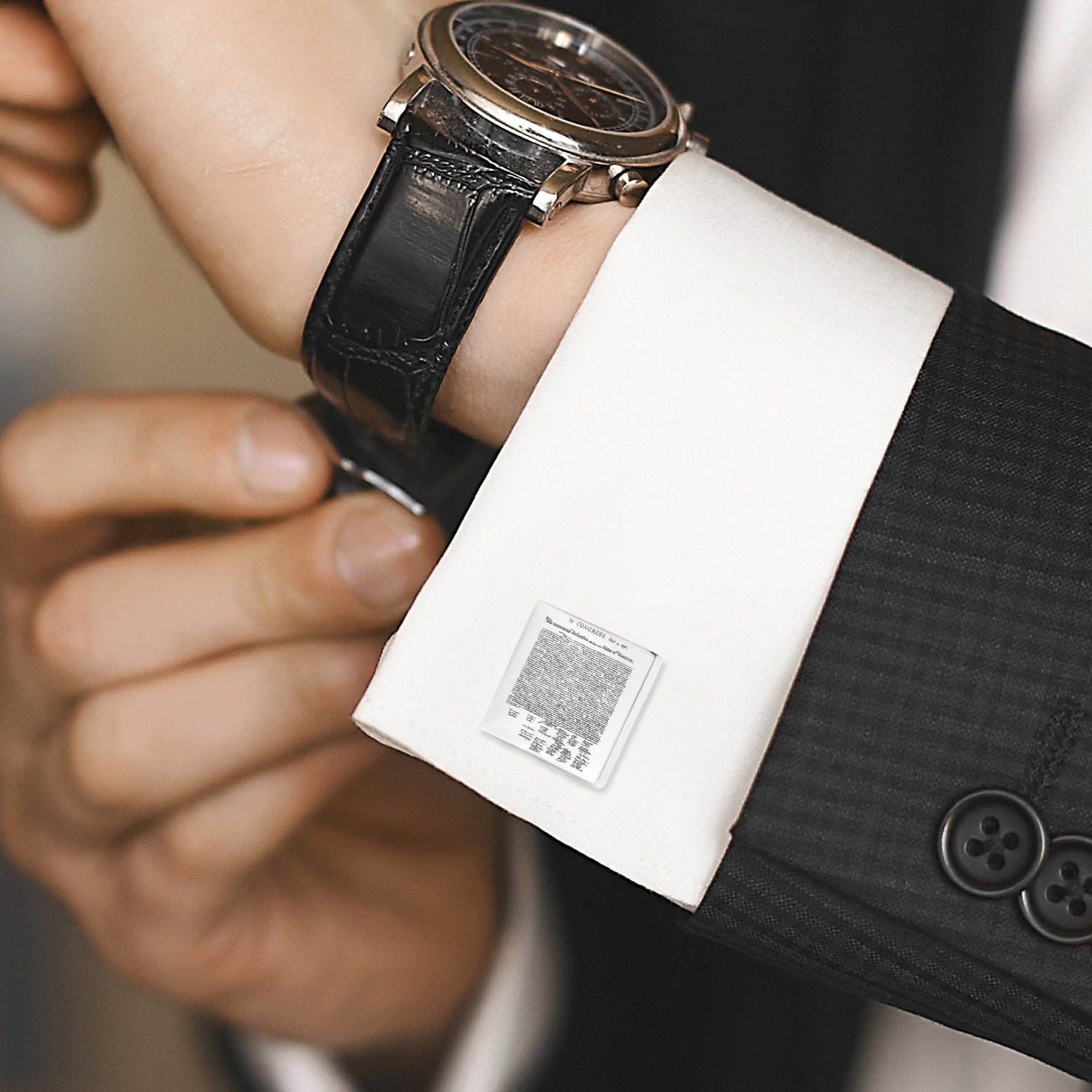 America 250 Heritage Cufflinks and Pocket Square Gift Set Image 2