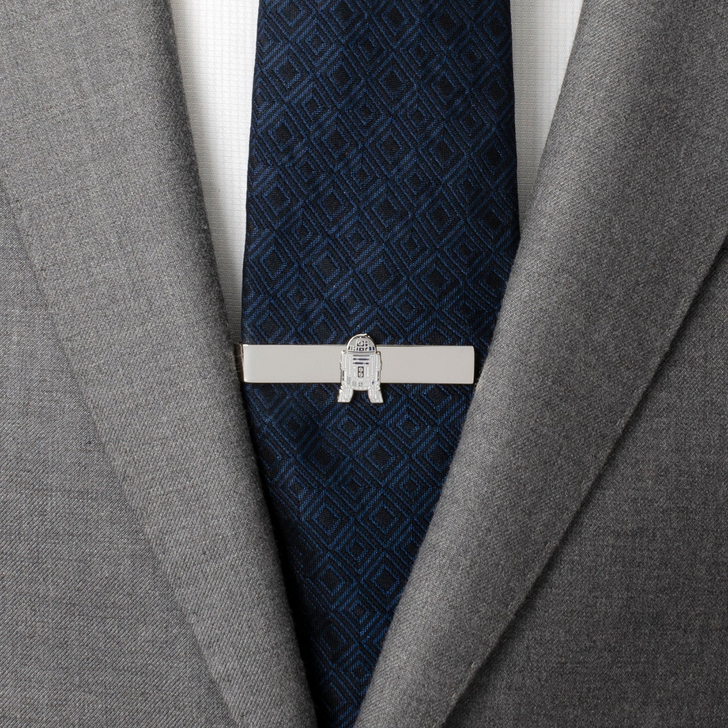 R2D2 Tie Bar Close-up